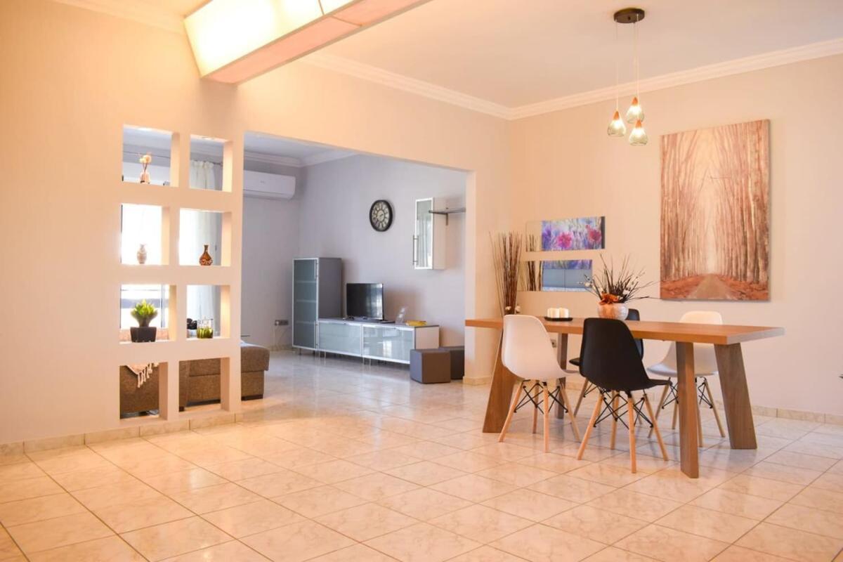 Cozy Flat On The Main Square, 10Min To The Sea Villa Kalamata Eksteriør billede